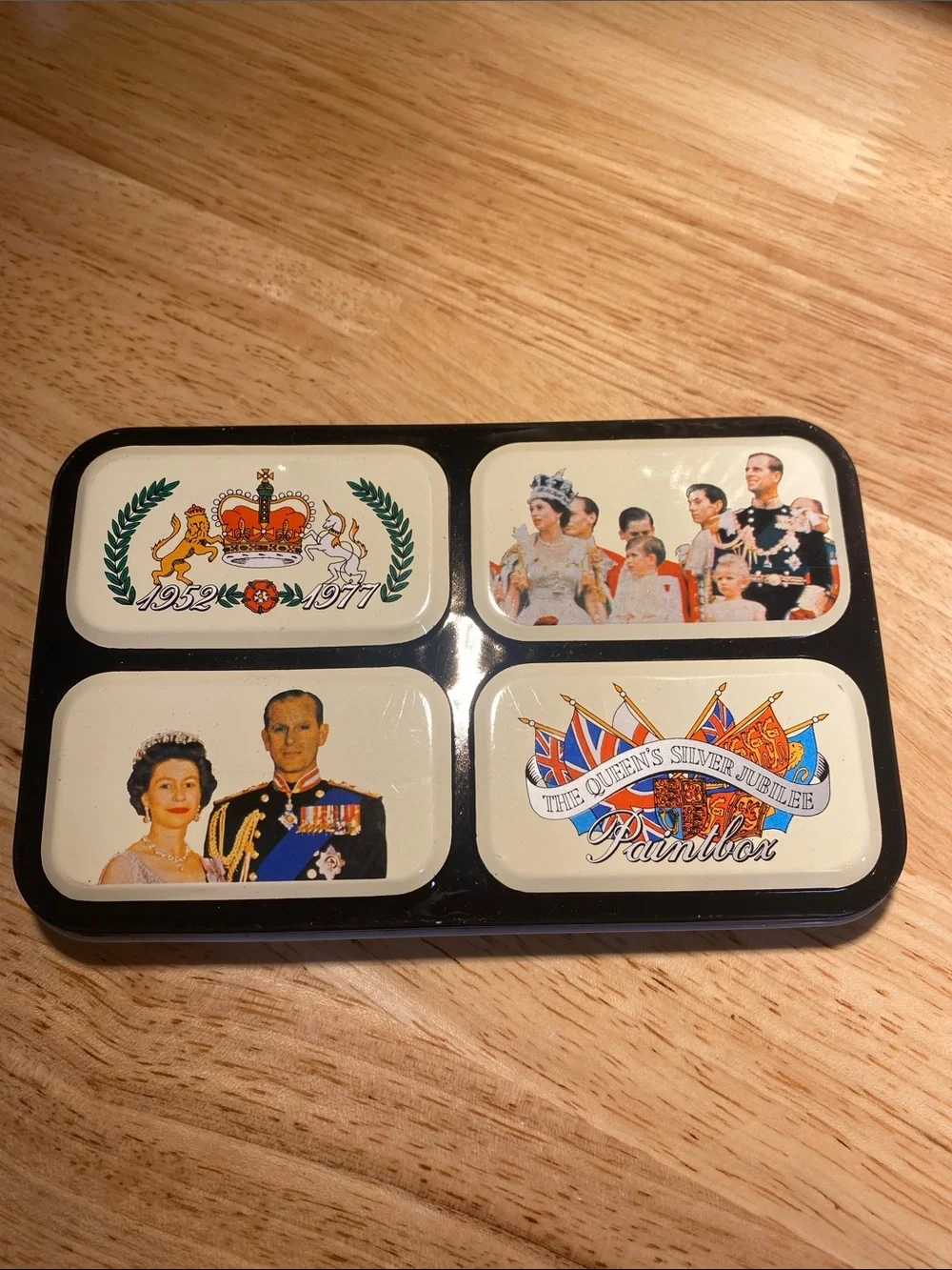 Vintage Silver Jubilee Reeves Paintbox UK